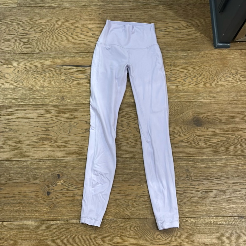 Lavender Lululemon Wundertrain leggings high rise 28”, never worn
